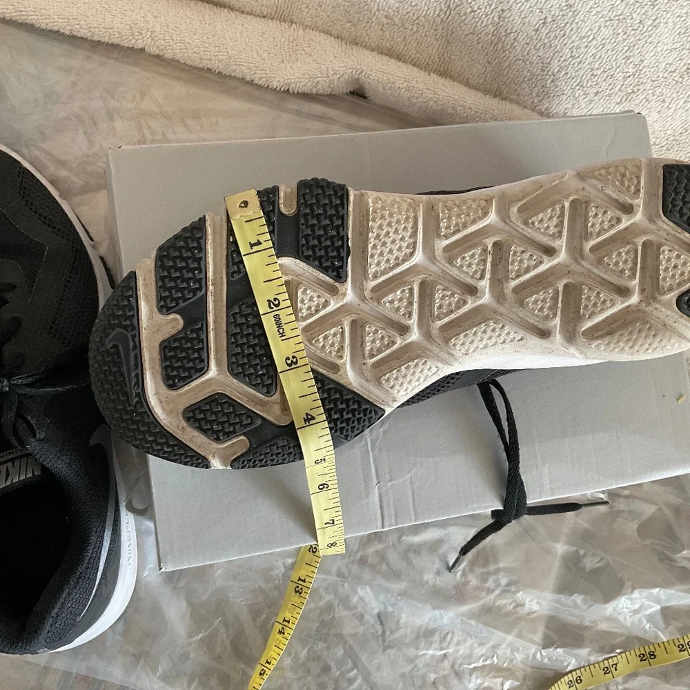 Nike Black and White Athletic Shoes - Picture 9 of 9